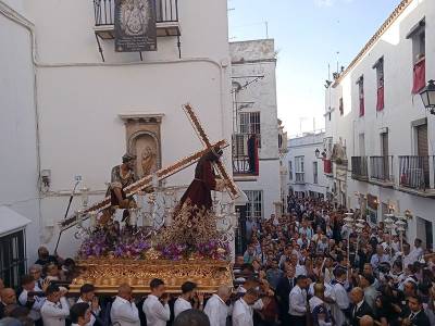 La fe, el patrimonio y la tradición cofrade de Arcos brillan en una Magna extraordinaria