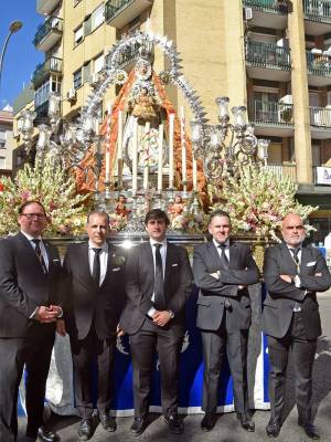 Sevilla acompaña a la Virgen de la Sierra en su tradicional salida procesional